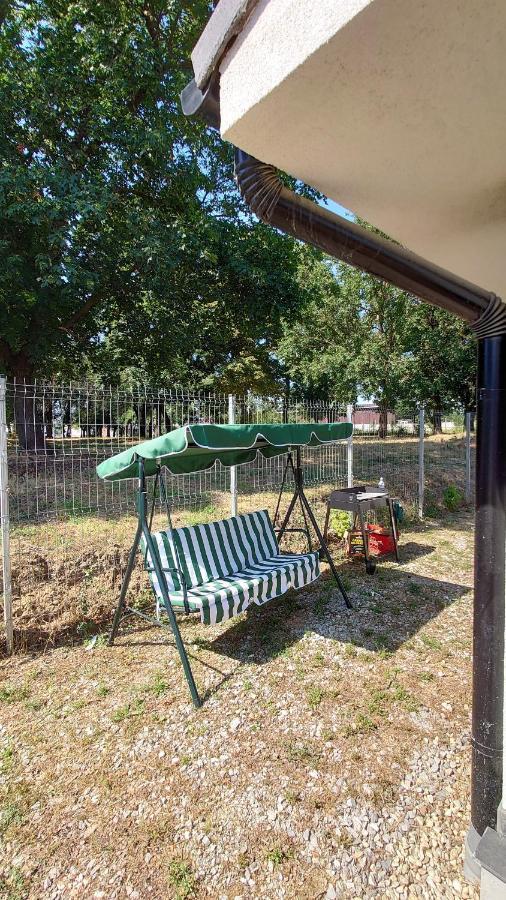 Zola Guest House Орадеа Екстериор снимка